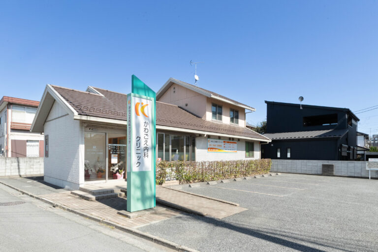 駐車場16台分（みかみこどもクリニックと共用で）用意しております。